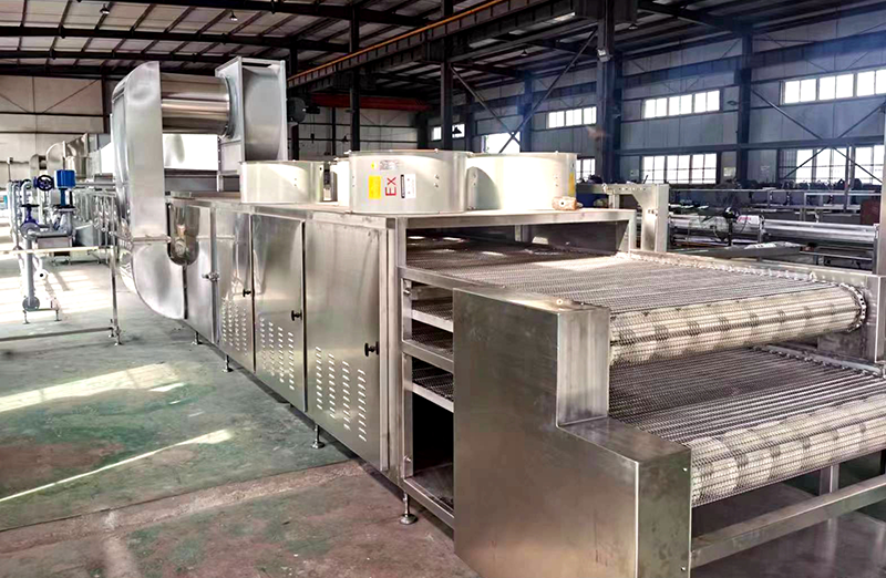 Linea di produzione di noodle non fritti disposti a mano